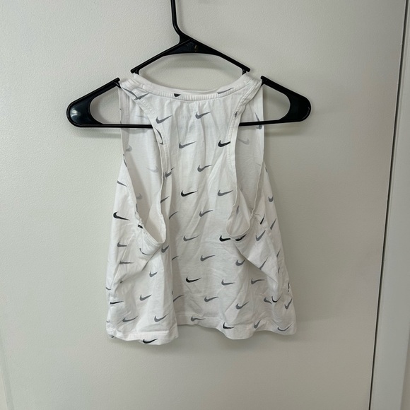 Nike White Boxy Tank Top with Relaxed Fit - Picture 2 of 3